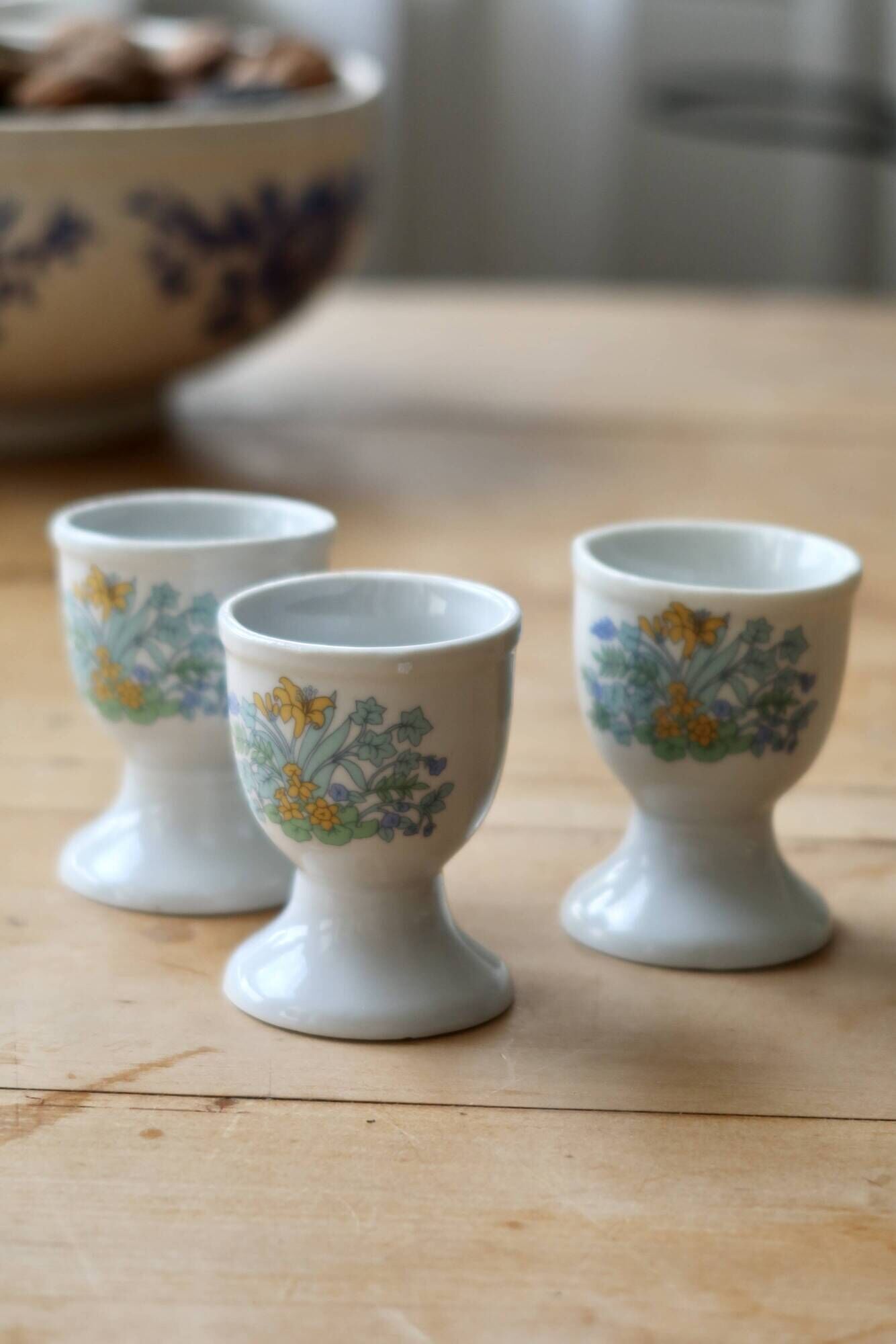 Coquetiers vintage porcelaine blanche motif fleuri