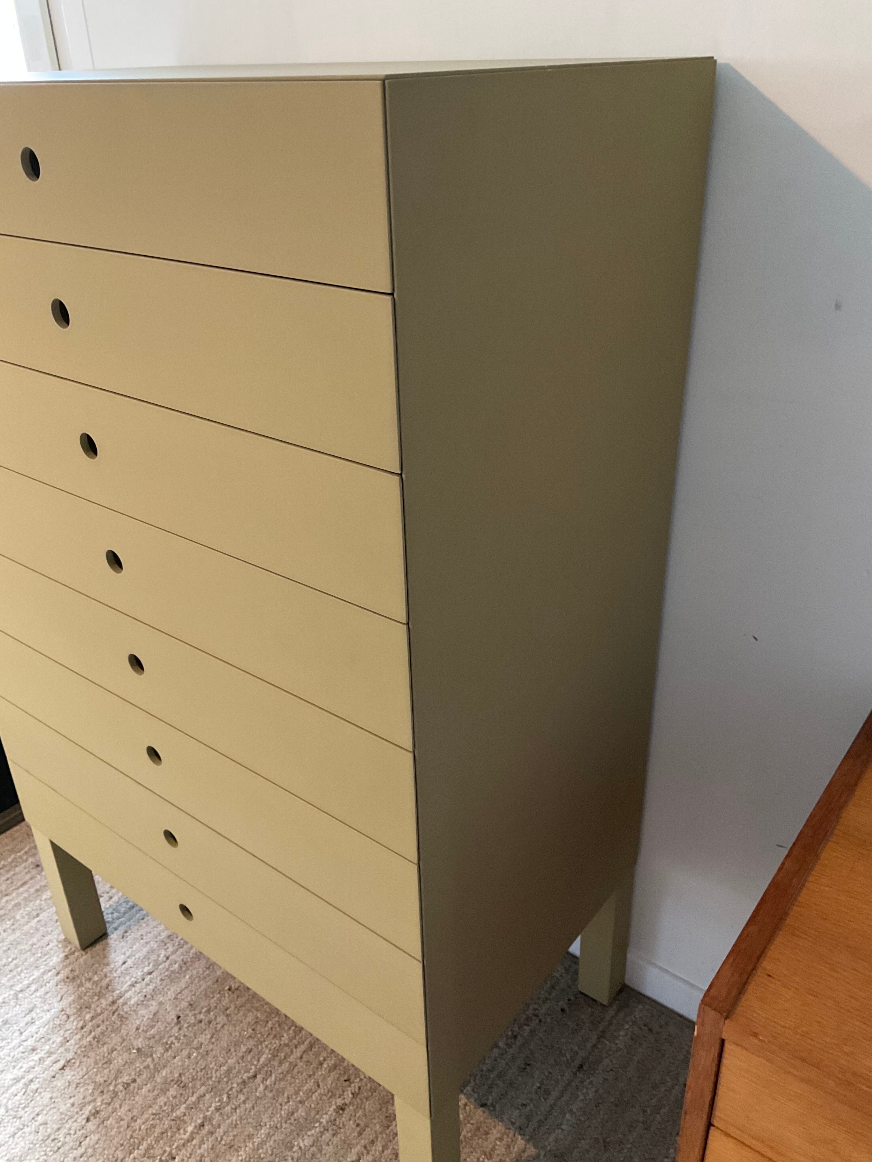 Olive green 80s design ragpicker