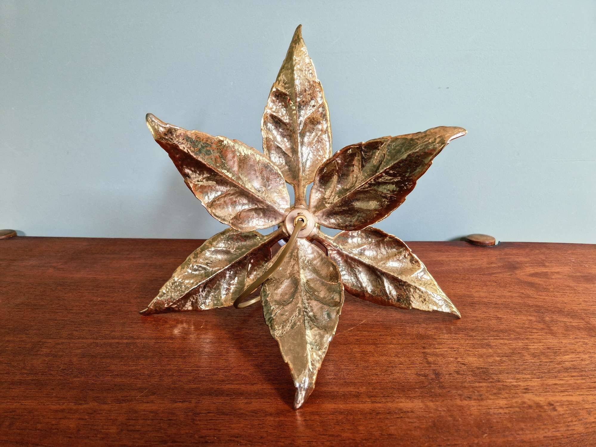 Floral table lamp in brass, design by Willy Daro, Massive, 1970.