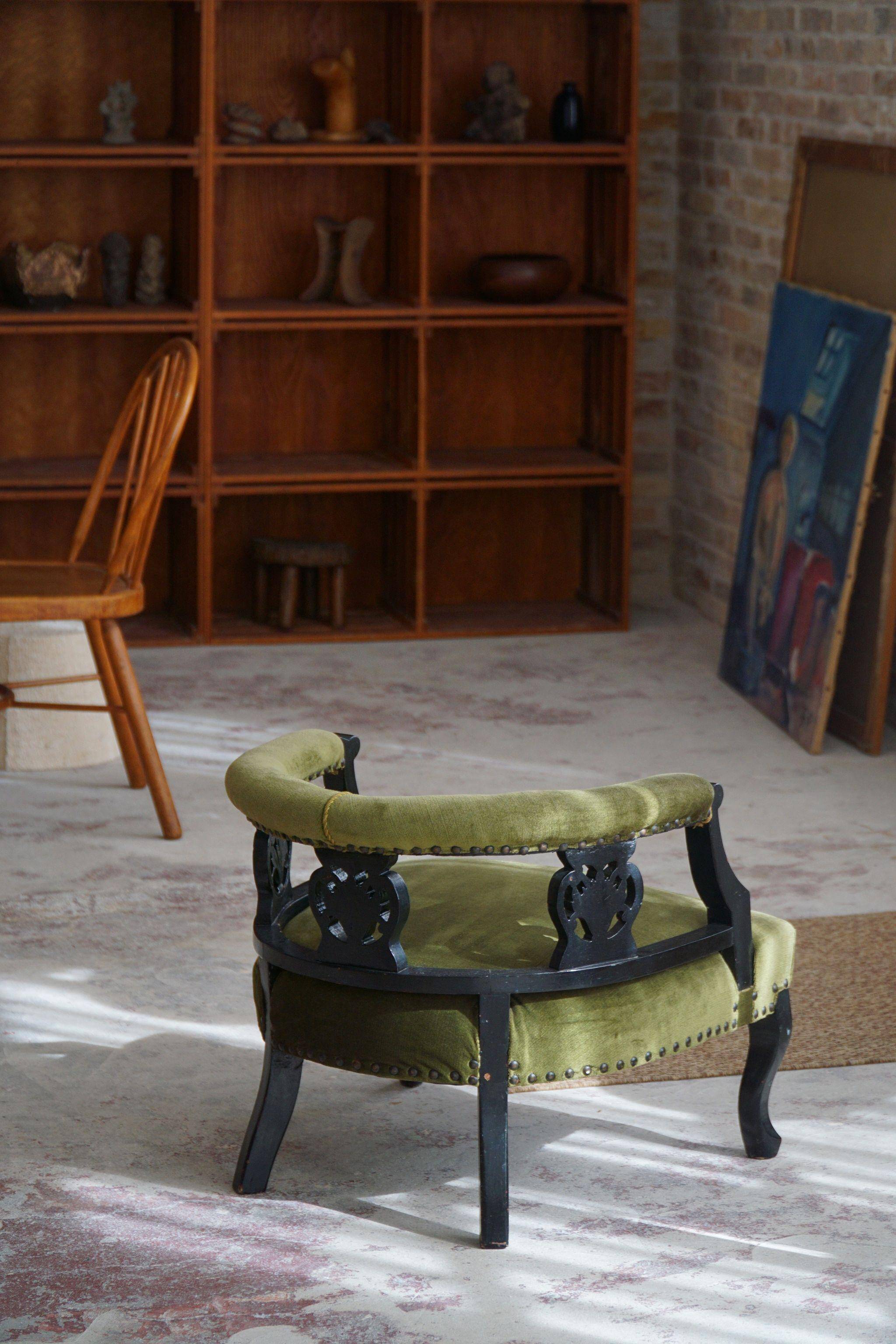 Victorian English decorative chair, velvet and wood, late 19th century.