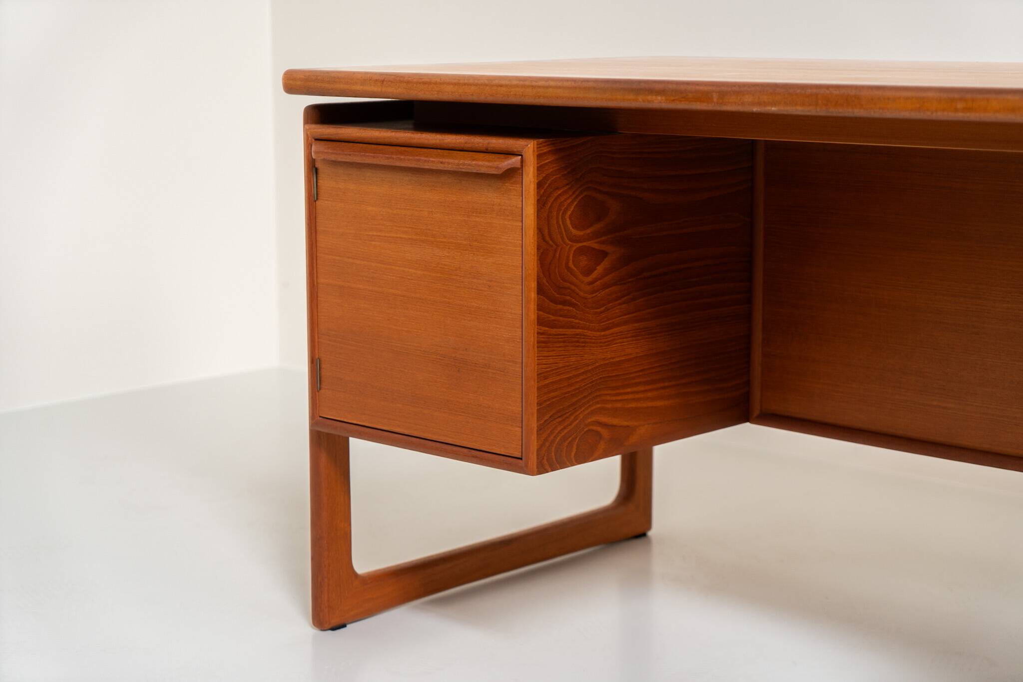 Bureau exécutif en teck par G.V. Møbler