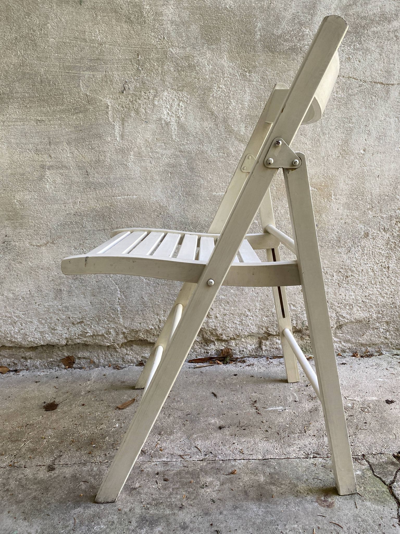 Extra folding chair / garden chair / vintage white lacquered solid wood office chair