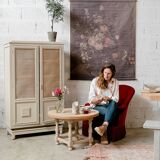 Burgundy toad armchair