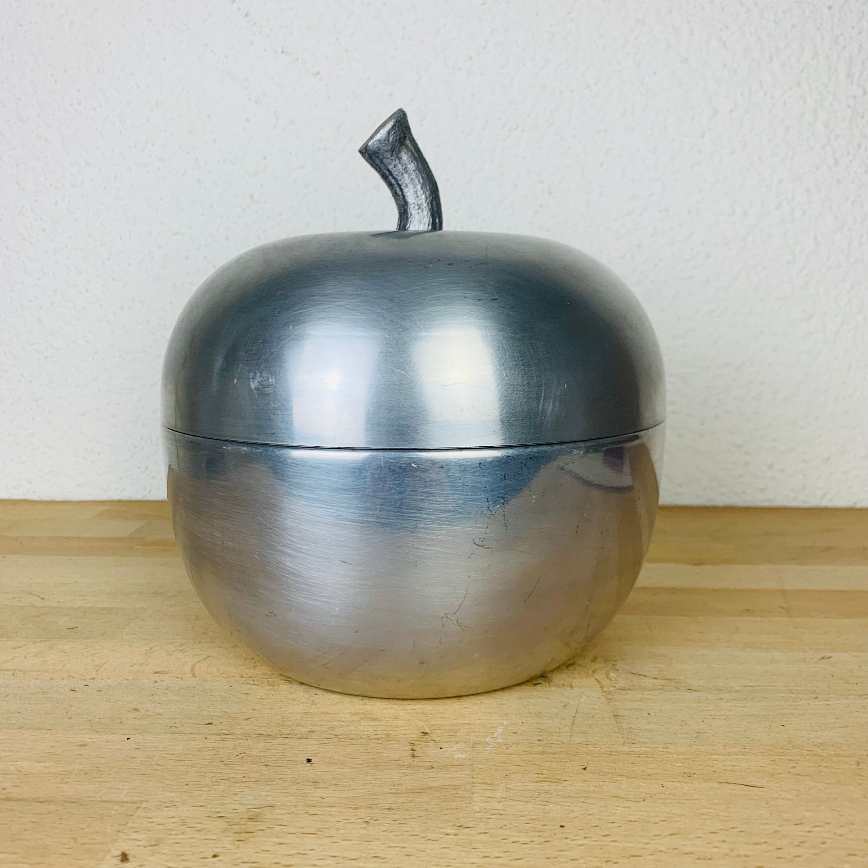 Ice bucket apple aluminum 70s
