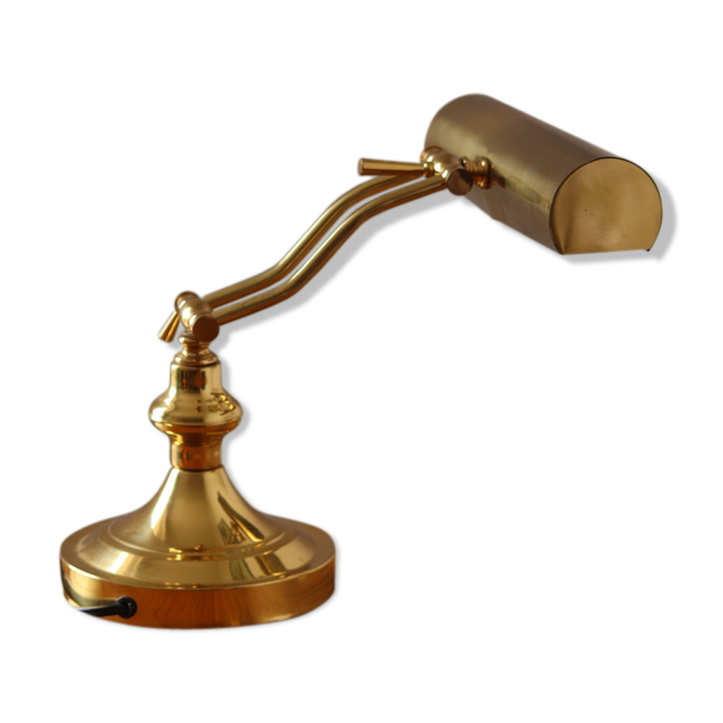 Gold notary lamp