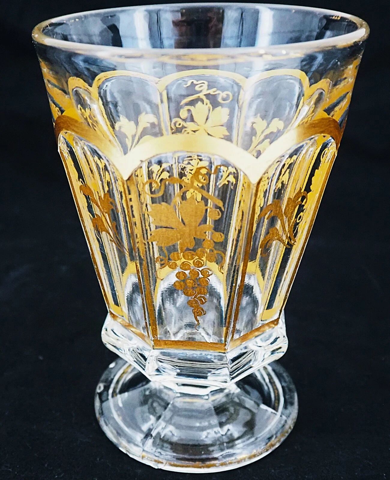 Baccarat glass vase with purple violets, gilded moulded crystal, Charles X Louis Philippe signed.