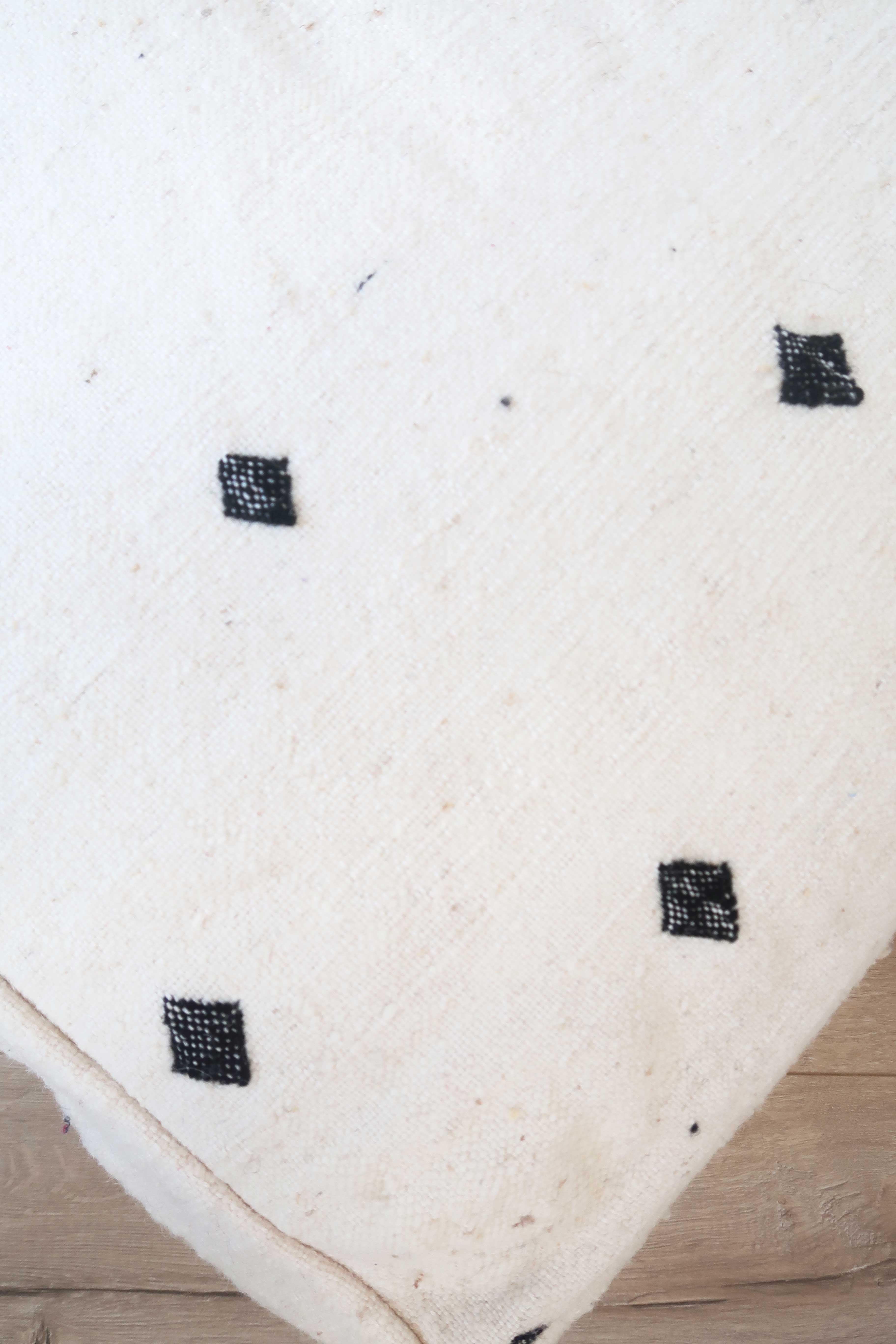 Berber pouf cover Béni Ouarain with black and white diamonds
