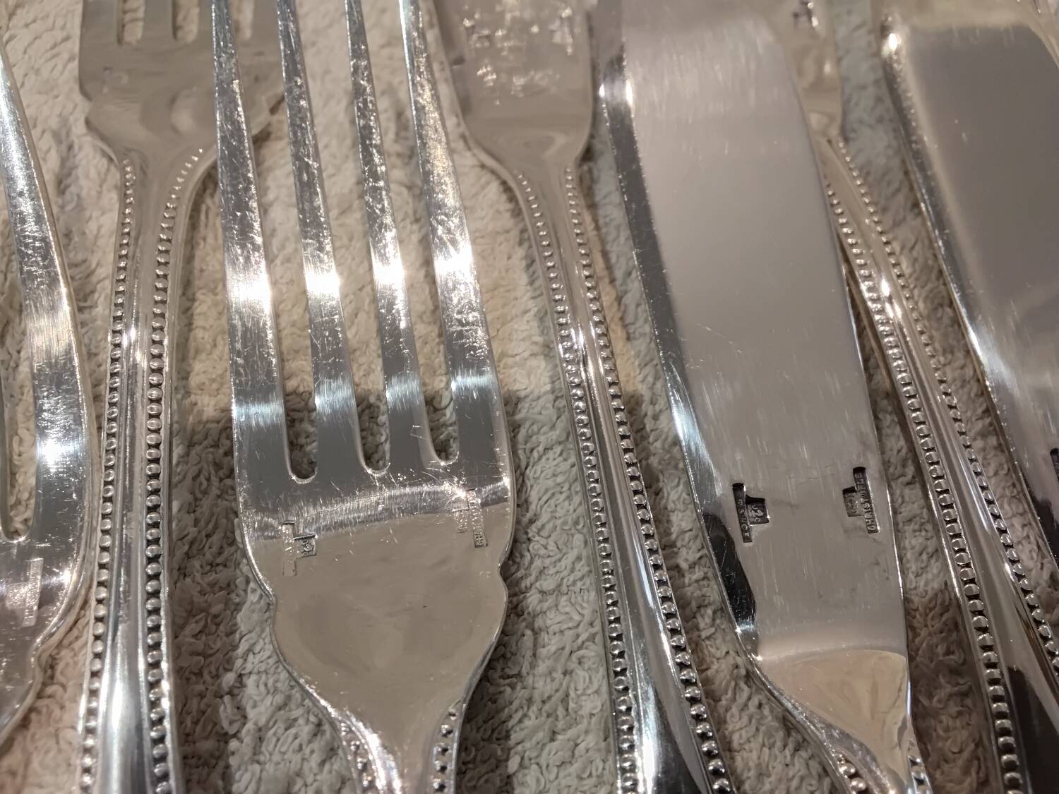 6 fish cutlery pieces, 12 pieces, silver-plated metal, Christofle silversmith, Perles