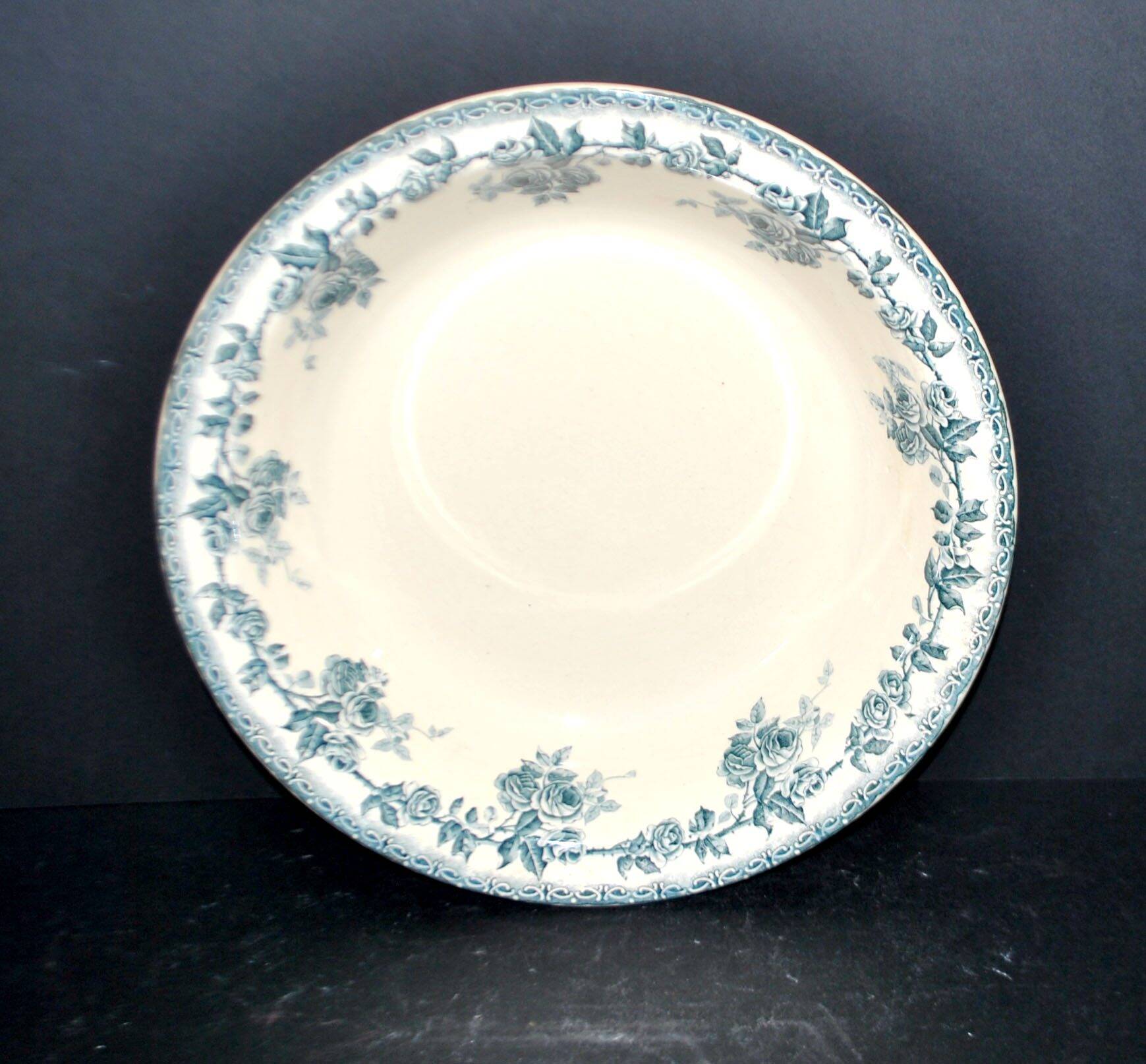 Choisy-le-Roi flat hollow salad decorated with blue and green roses by Hippolyte Boulenger.
