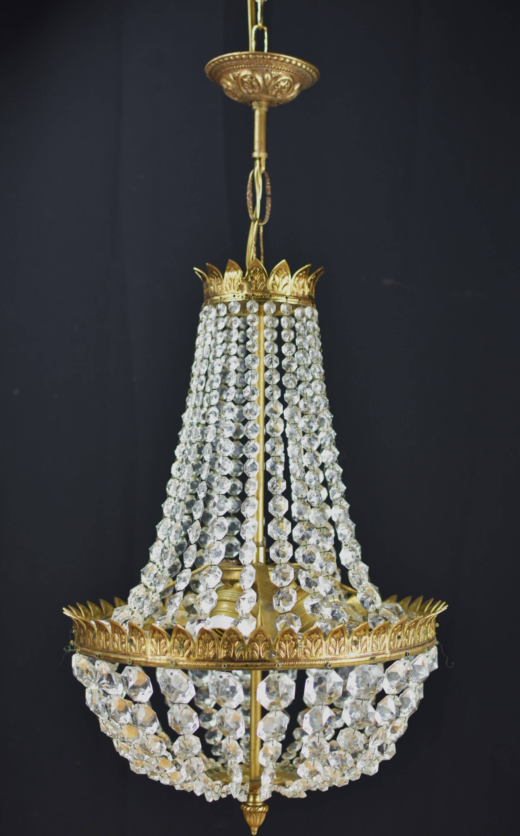 Hot air balloon suspension, tassels