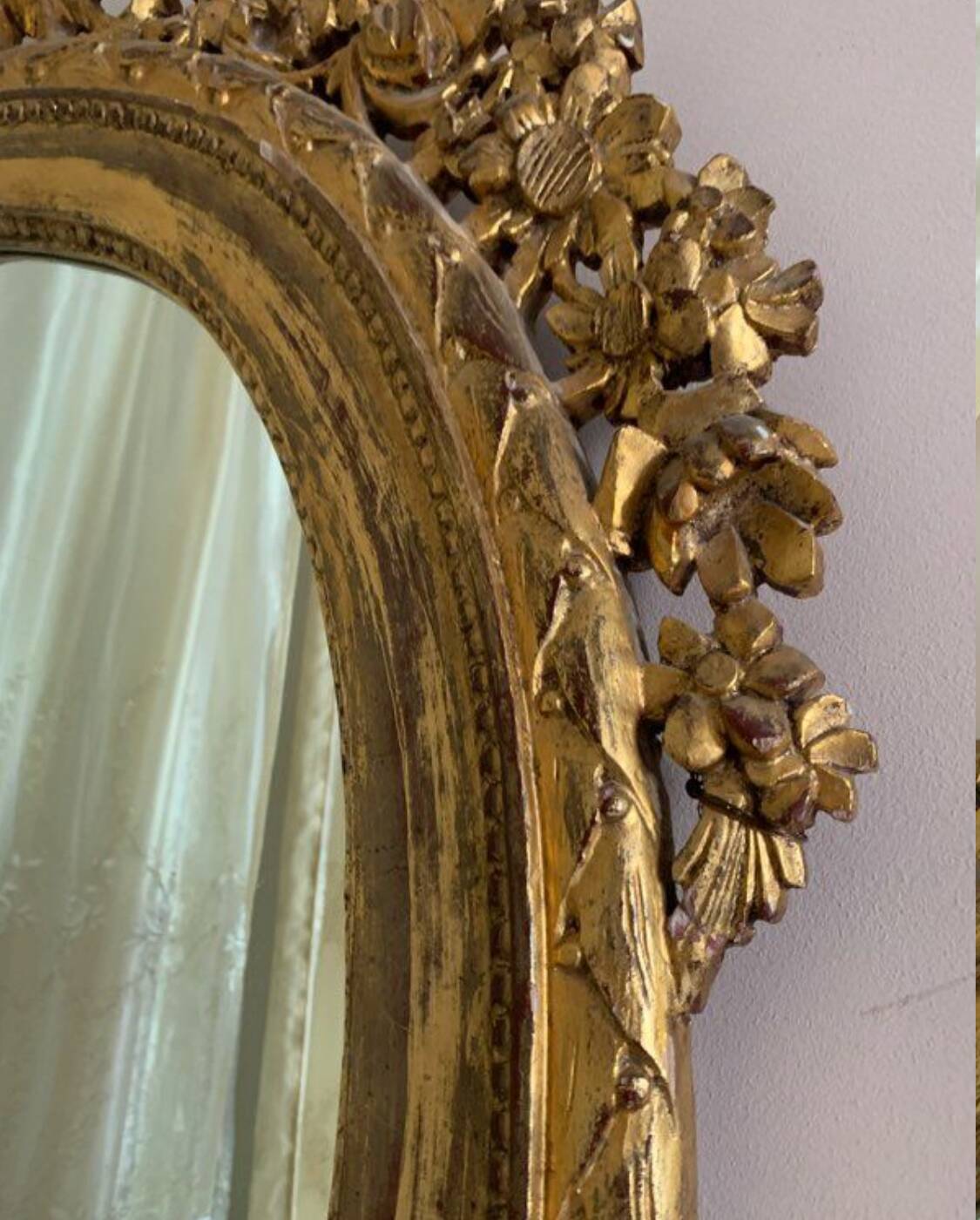 Antique oval mirror with gold leaf – Pediment with bow & floral motifs style