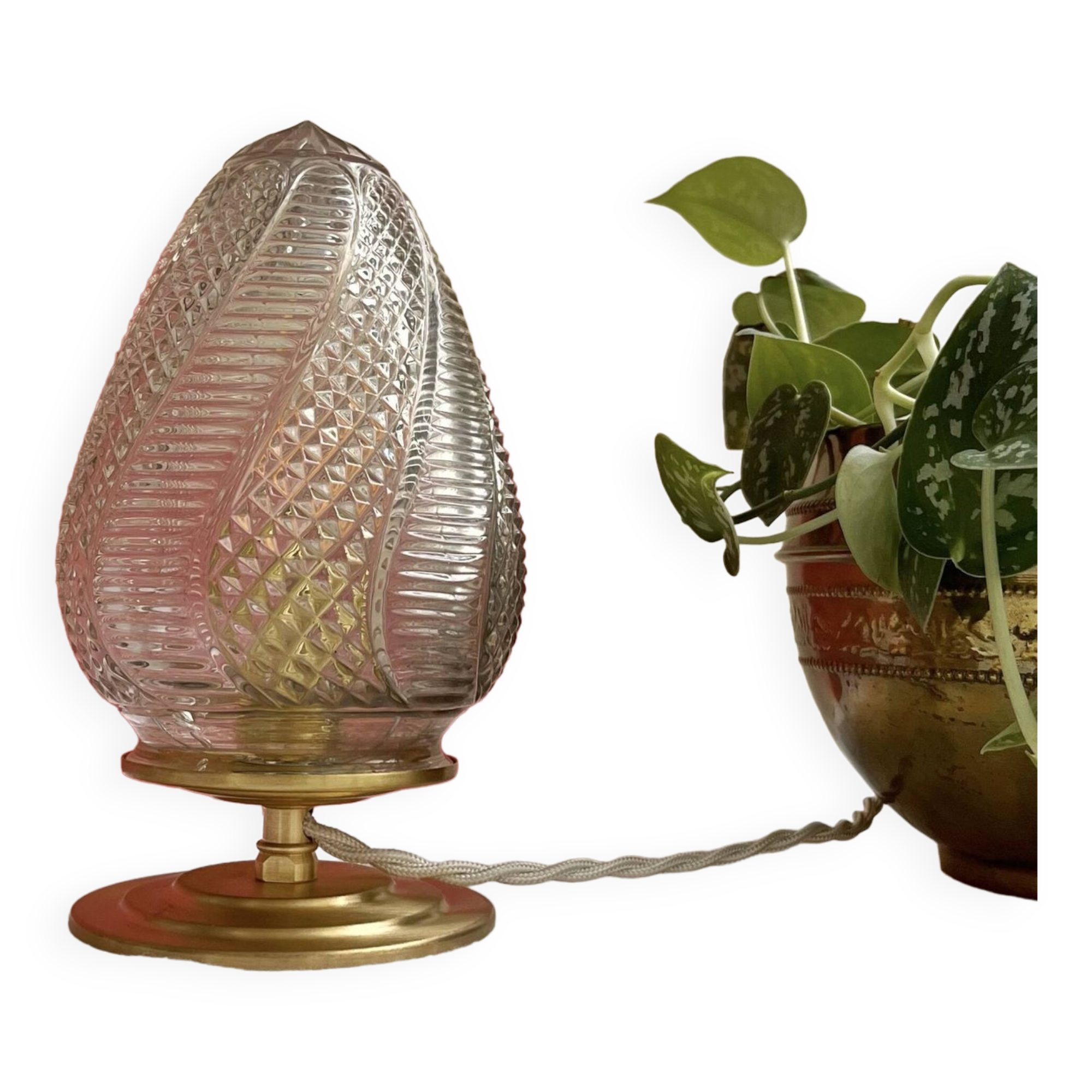 Vintage table lamp in chiseled glass - ogive glass globe