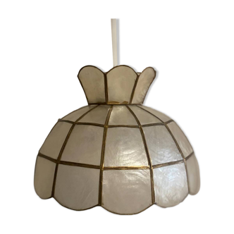 Mother-of-pearl suspension