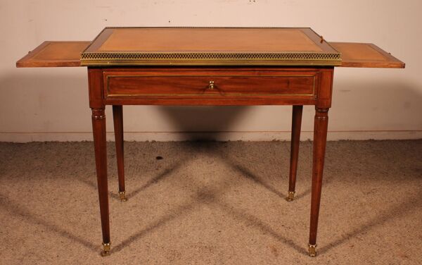 Table Cabaret en Acajou de Cuba, époque Louis XVI