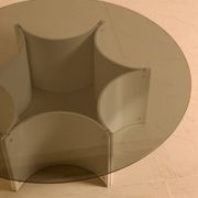 Table basse "Space Age"en piètement étoile et plateau verre fumé 70's