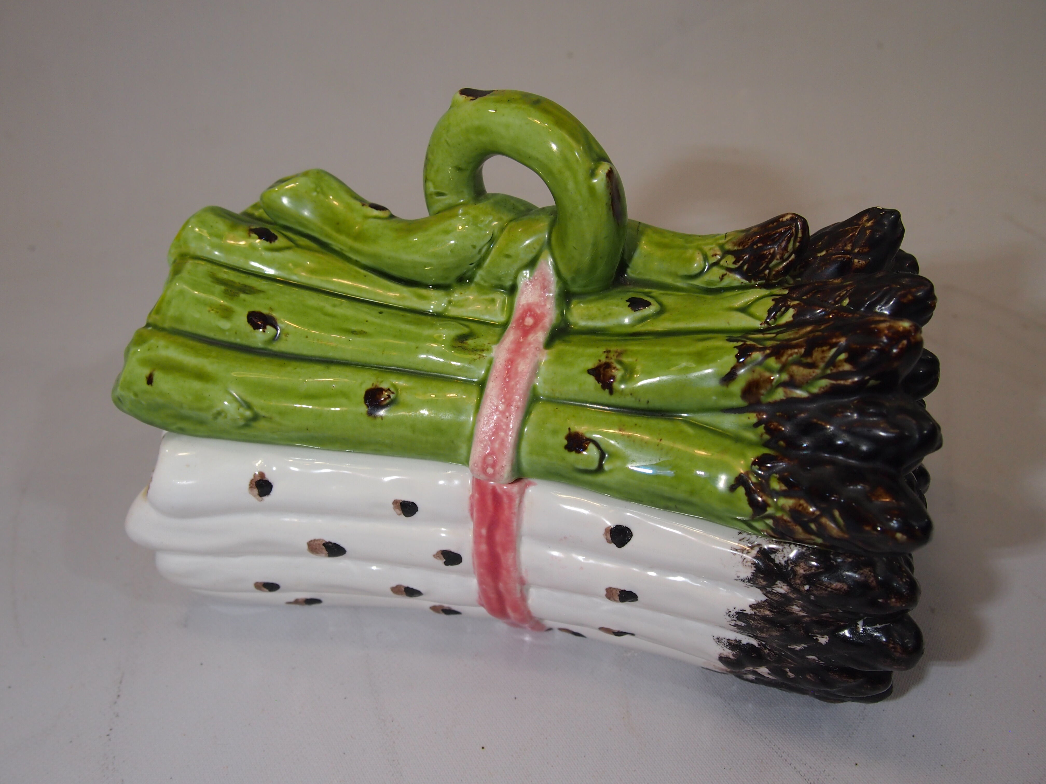 Asparagus slip sauce boat