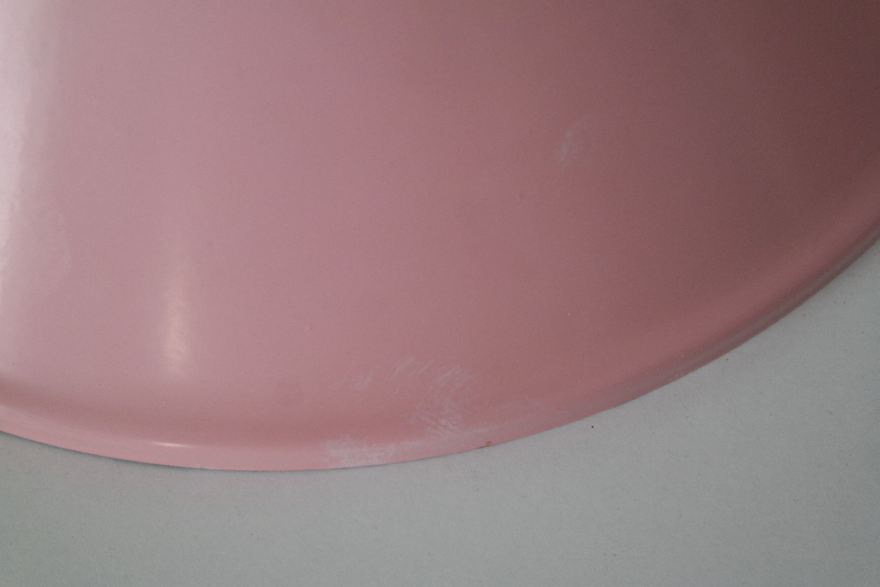Suspension tôle emaillée rose vintage