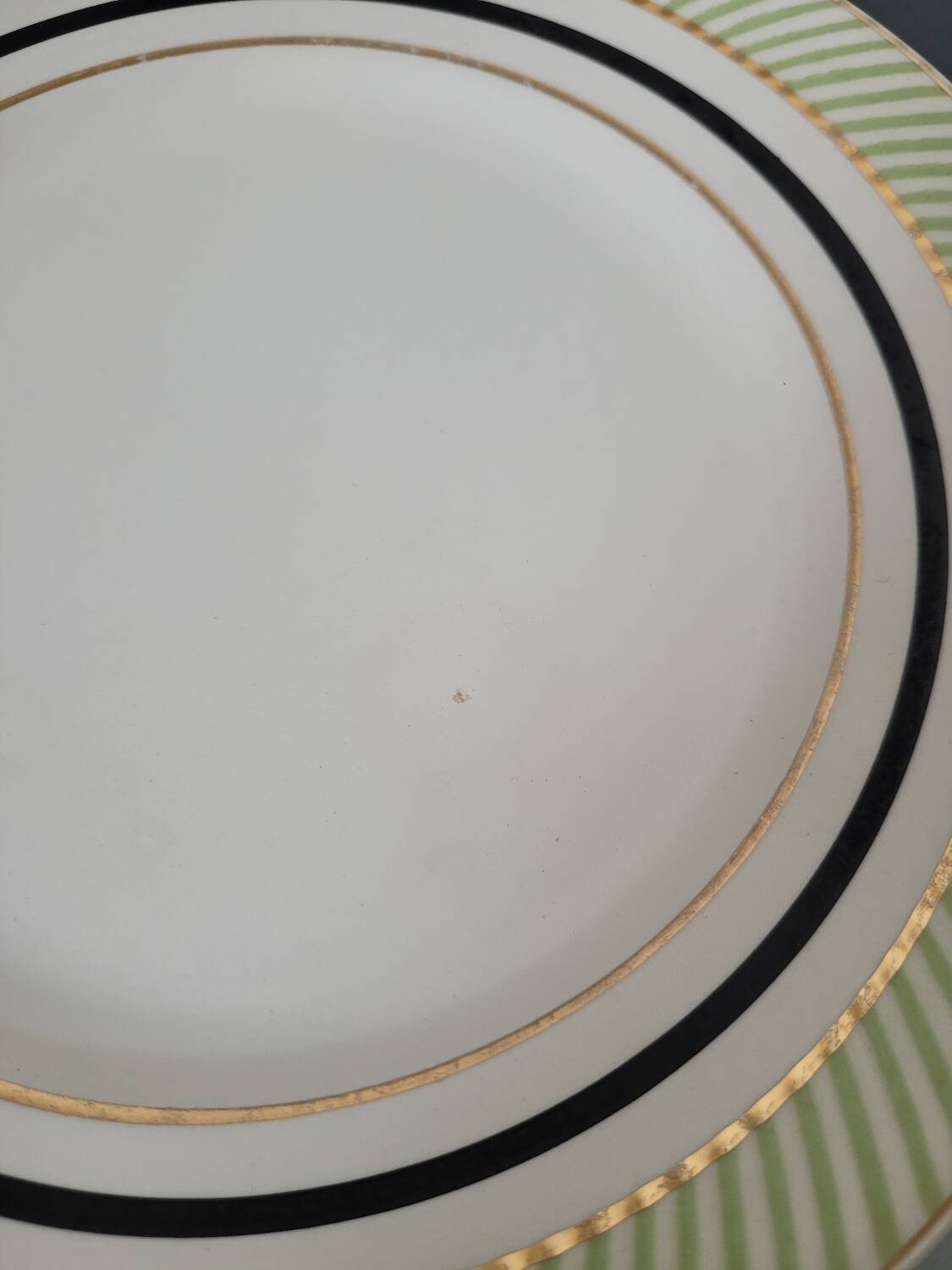 Lot n°2 of 5 Opaceline dessert plates from Salins