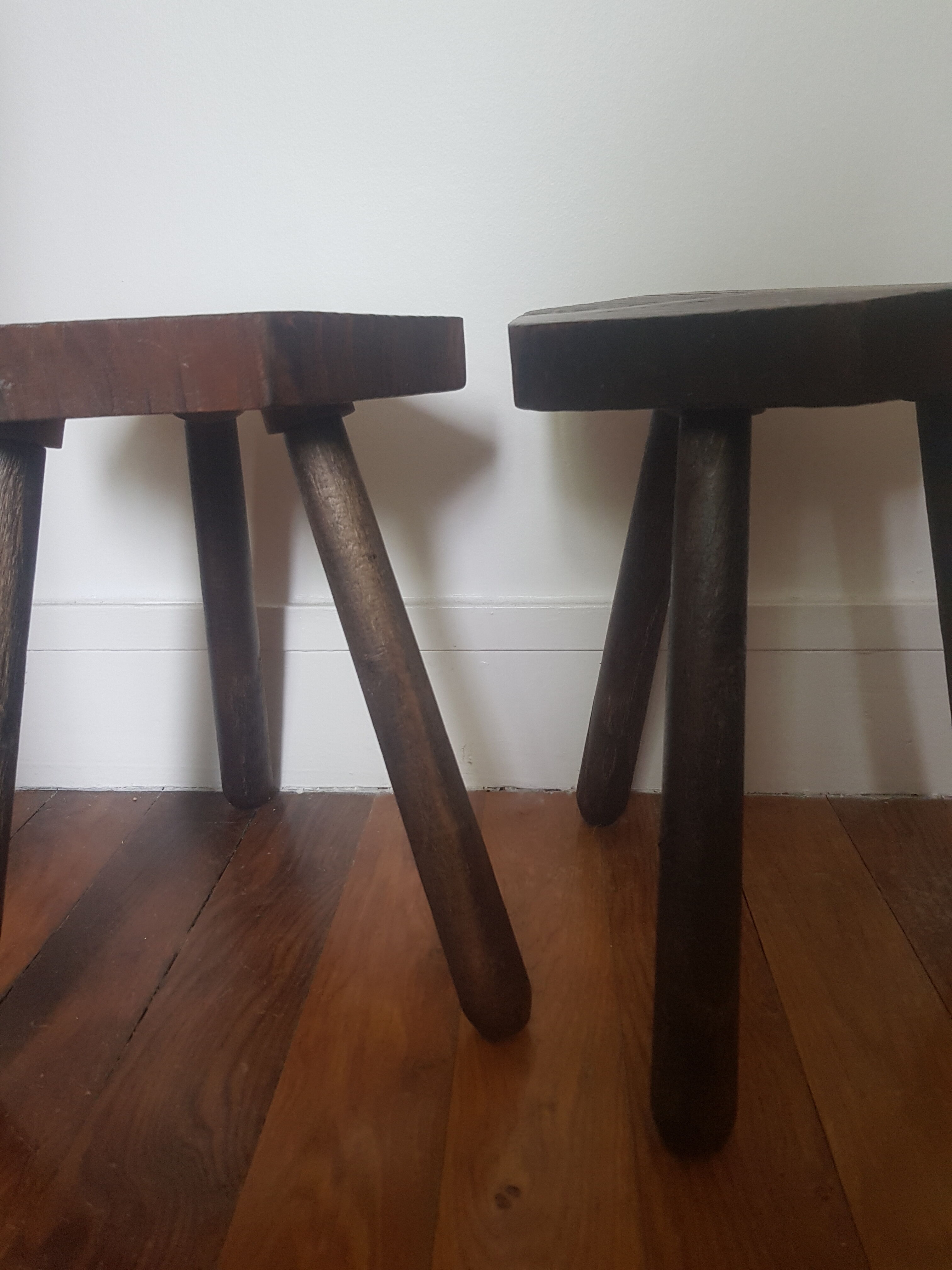 Set of 2 tripod stools