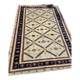 Tapis persan tissé main blanc motifs bleu fonçé