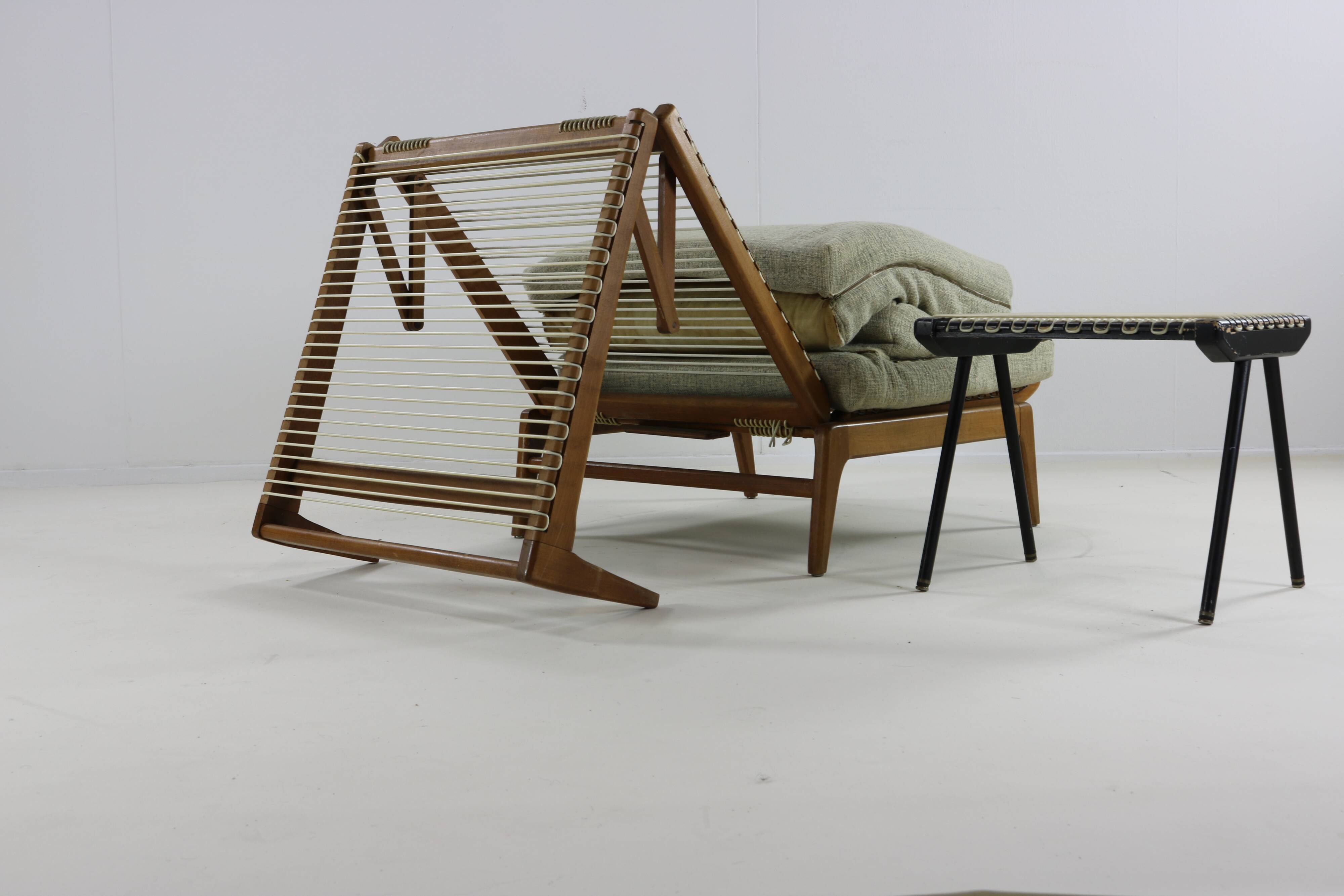 Midcentury french design fauteuil / day bed by George Tigien