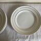 Set of 8 modernist flat plates in fine earthenware with pure gold trim, 1930.
