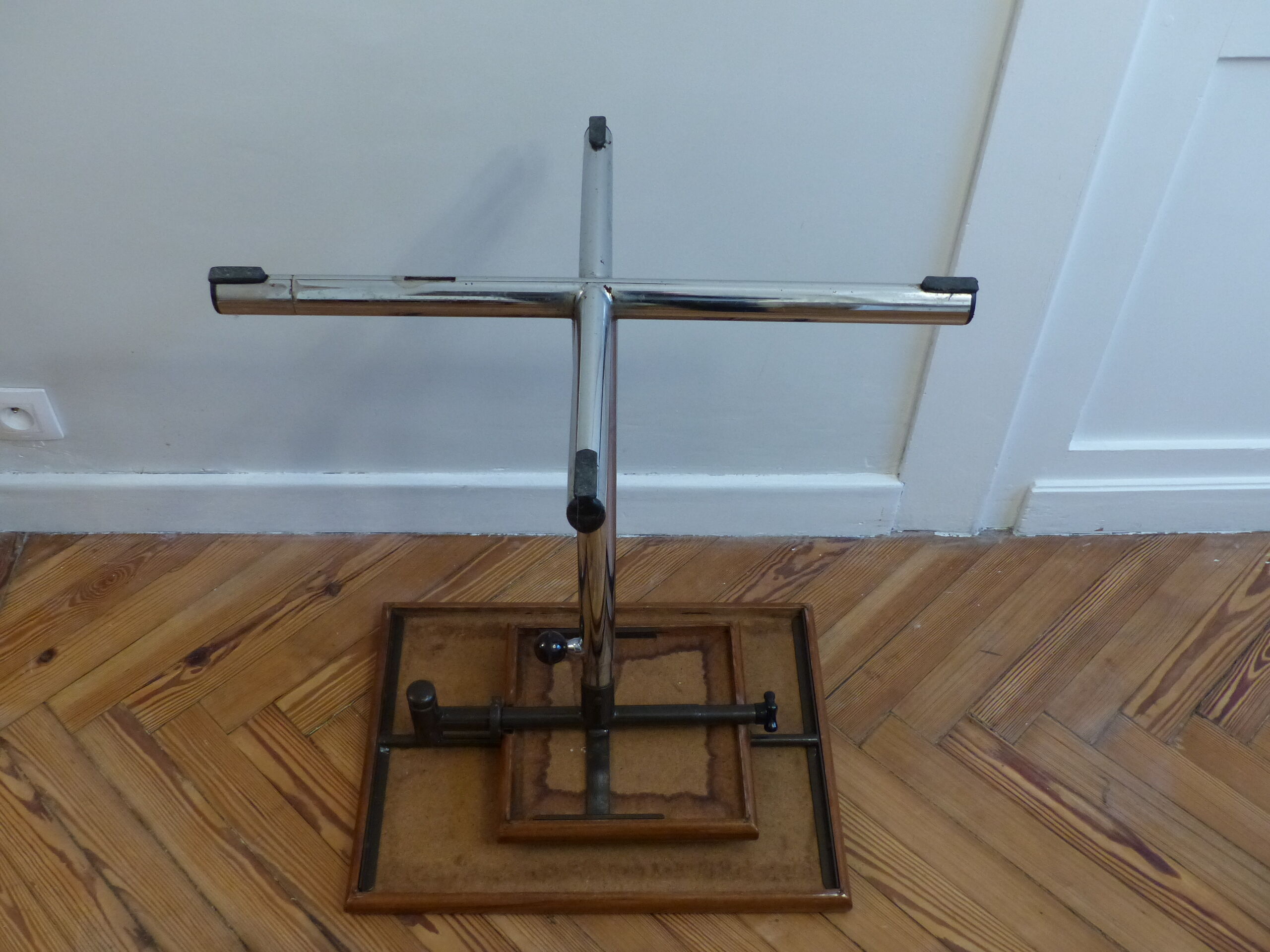 Vintage side table by François Caruelle for Embru, ca.  1950.