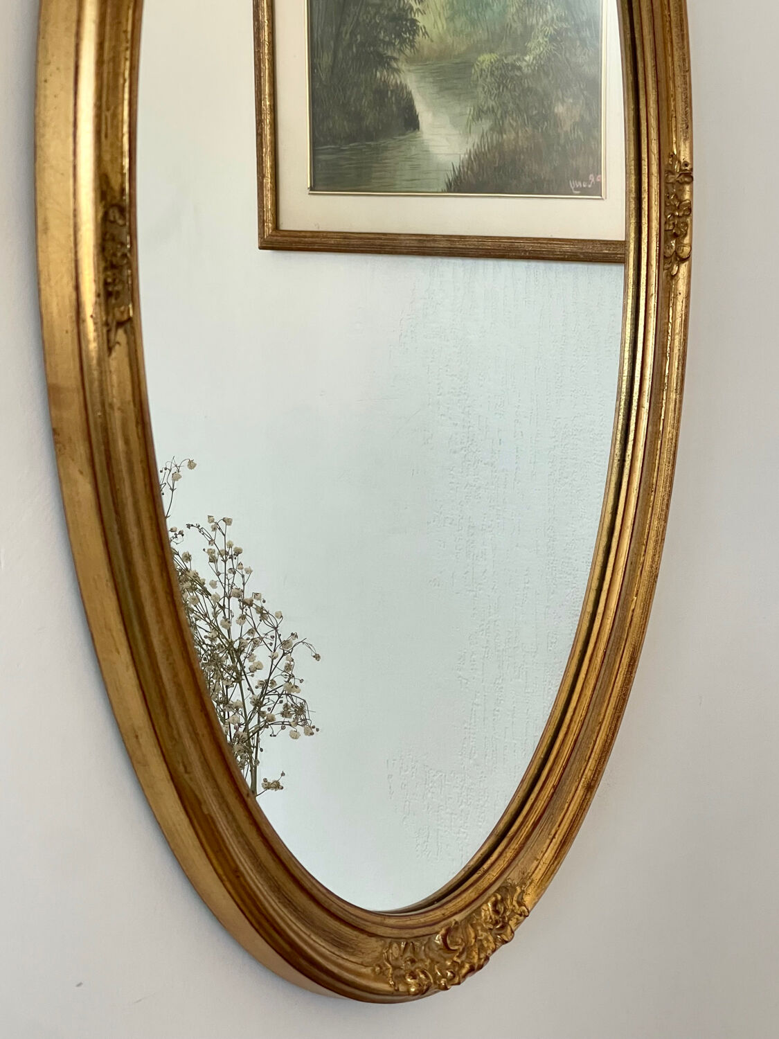 Oval mirror in carved wood