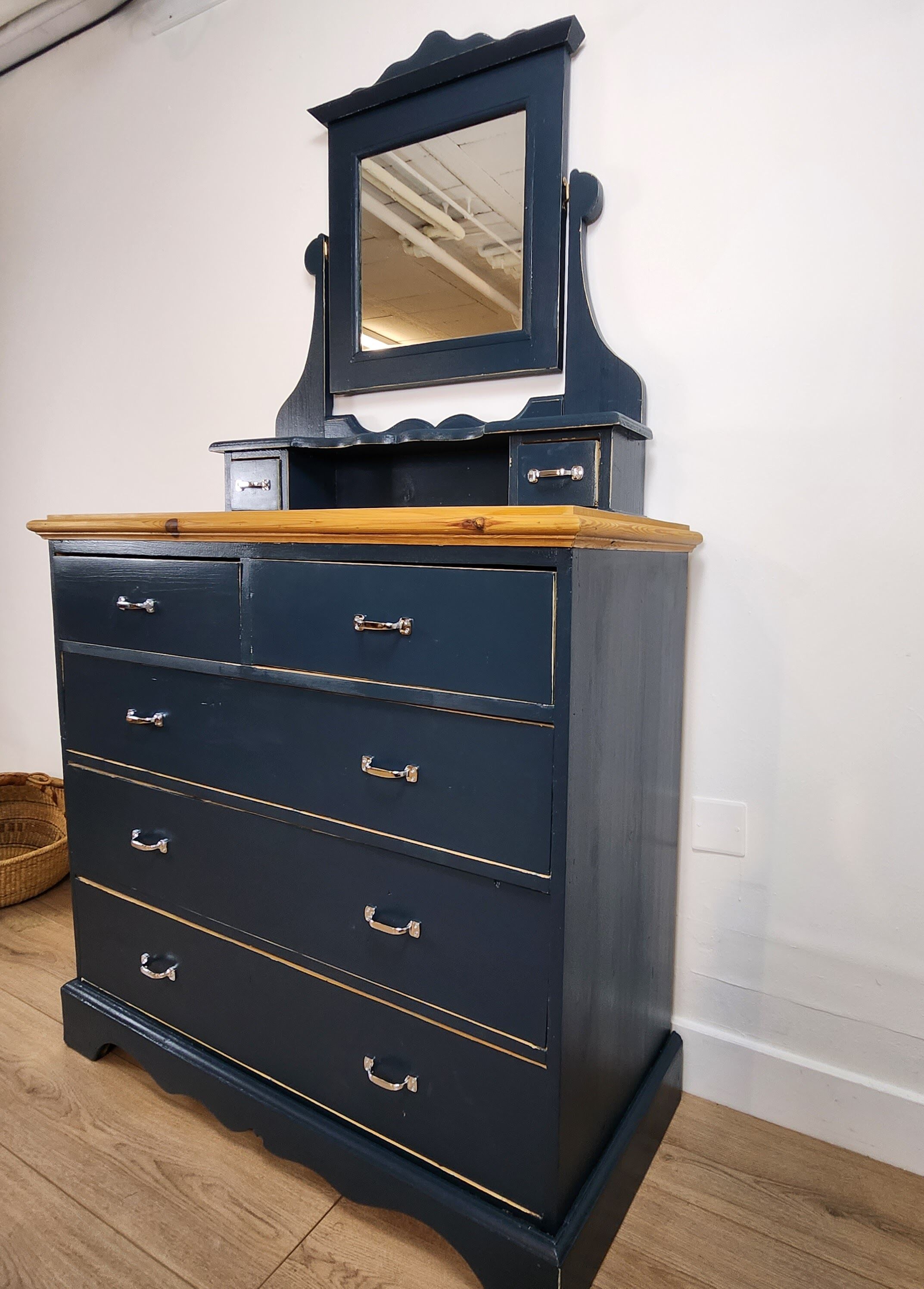 Dressing table