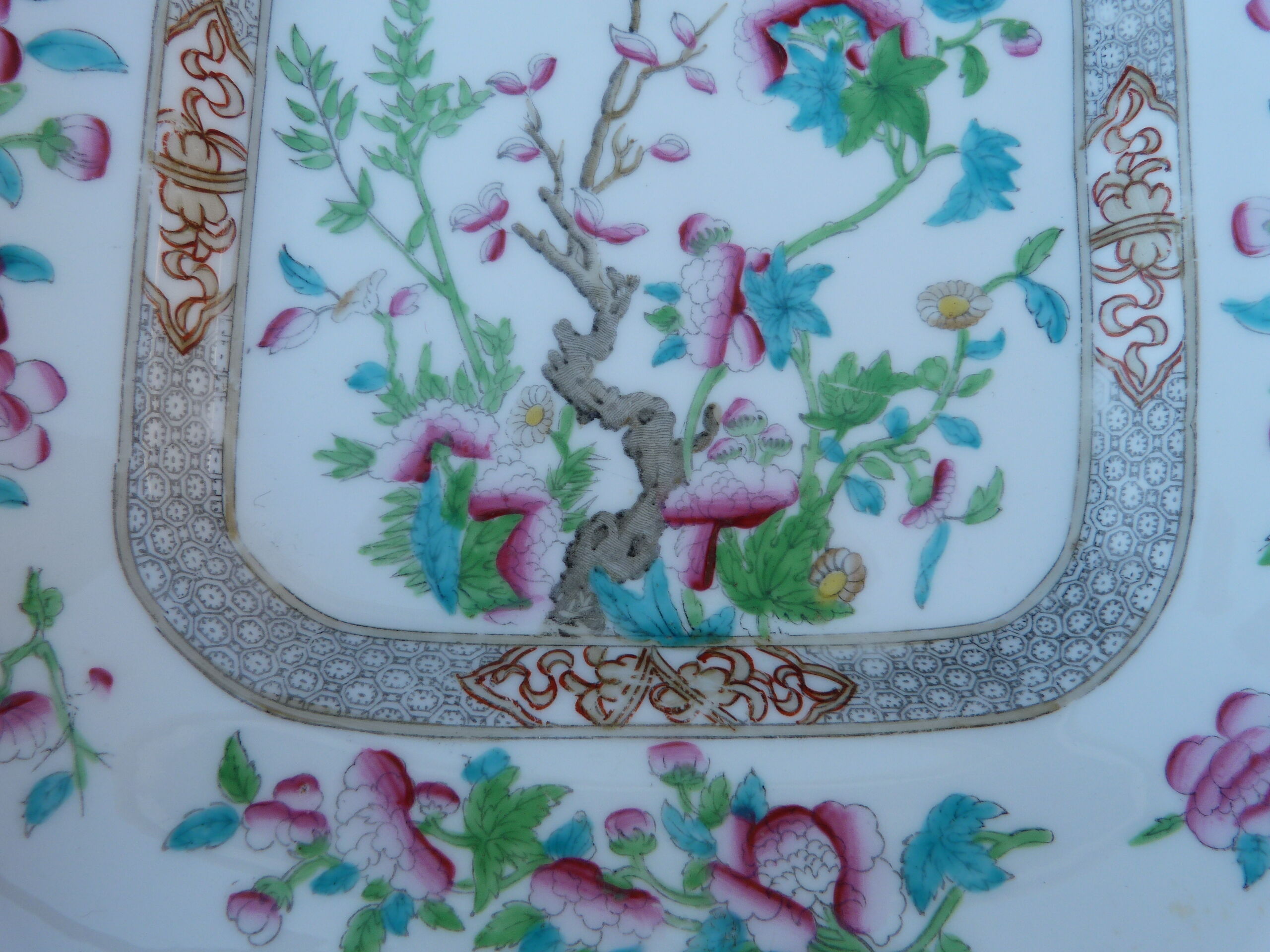 Ancient porcelain dish China Asia square edge chantournés