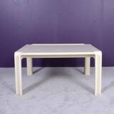 Table carrée en fibre de verre datant des années 70