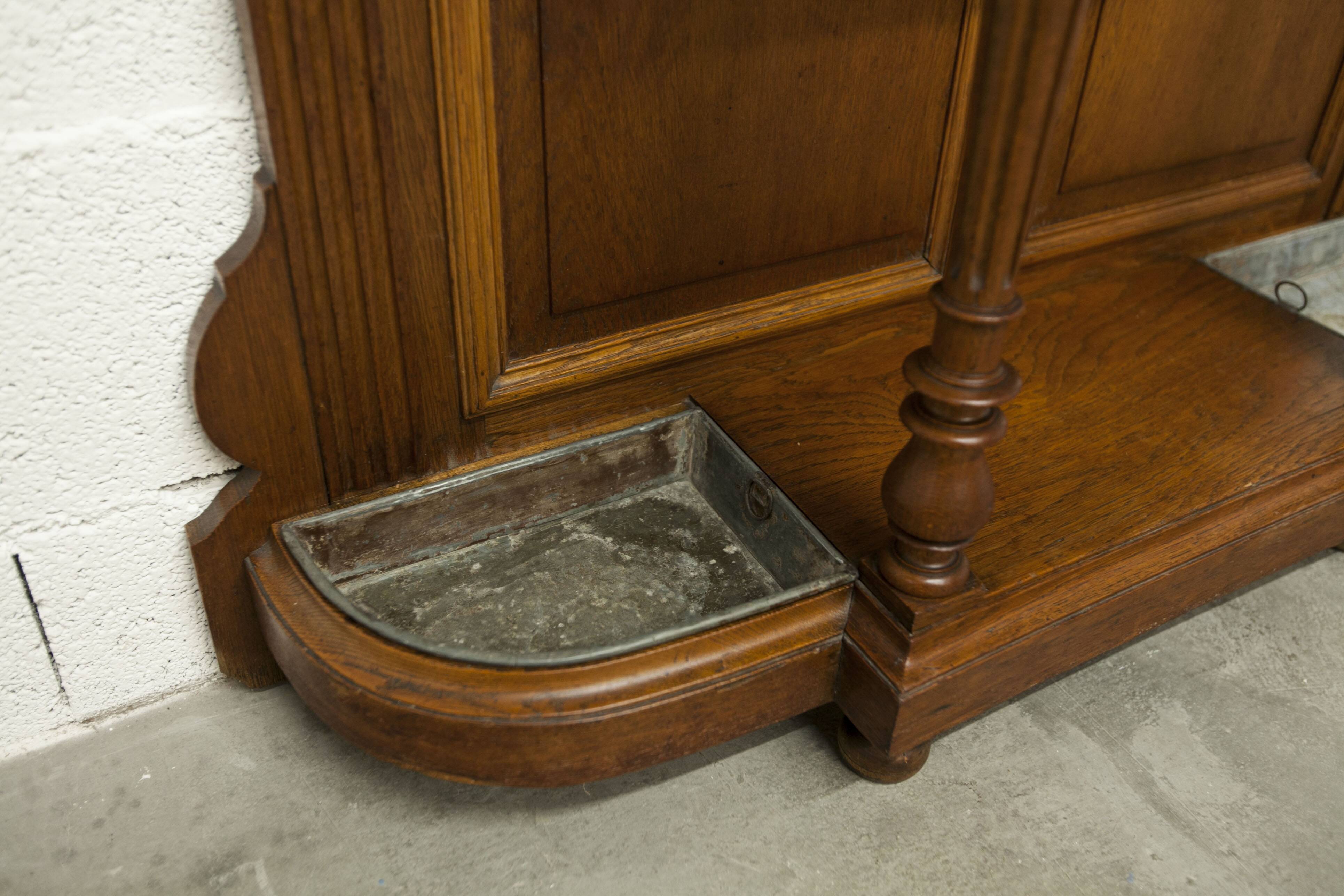 Vestiaire Napoléon III en noyer fin 19e, 3 miroirs, marbre, 8 patères