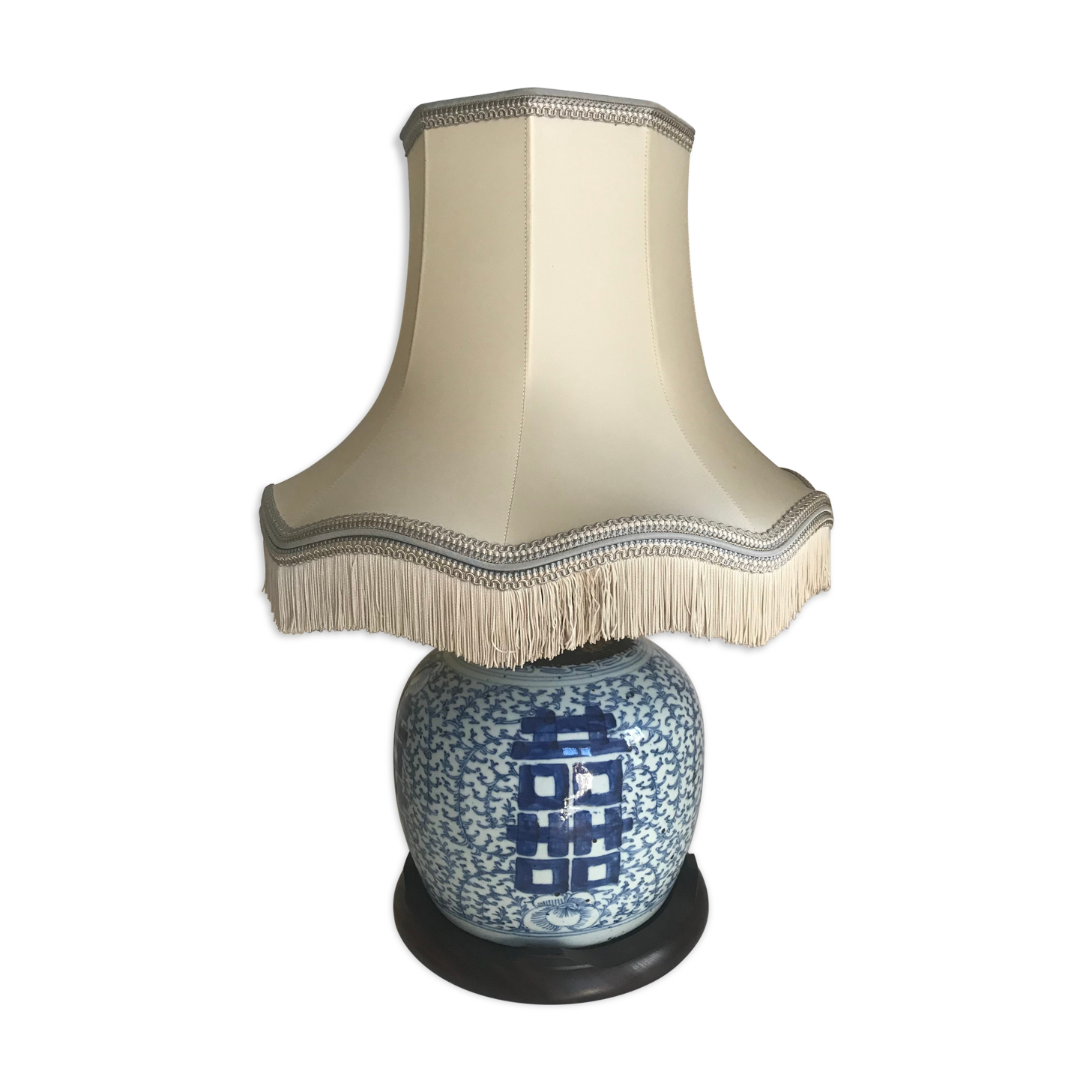 Chinese porcelain lamp