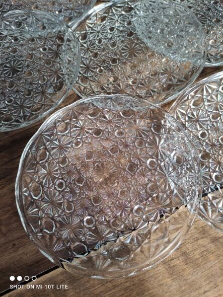 Set of 11 dessert plates in faceted glass