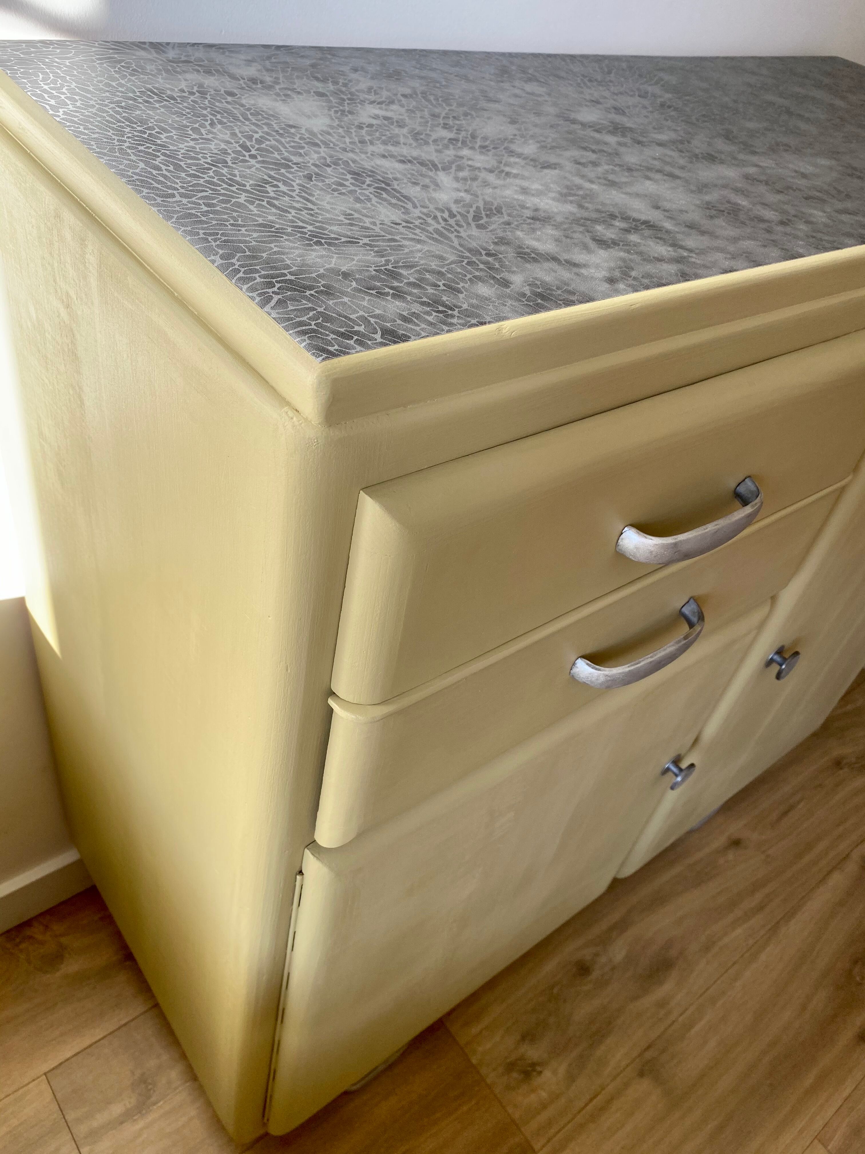 Buffet Mado vintage soft yellow and gray