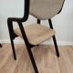 Chaise de salle à manger vintage en bois courbé : style milieu du siècle des années 1970, bois noir et tissu beige