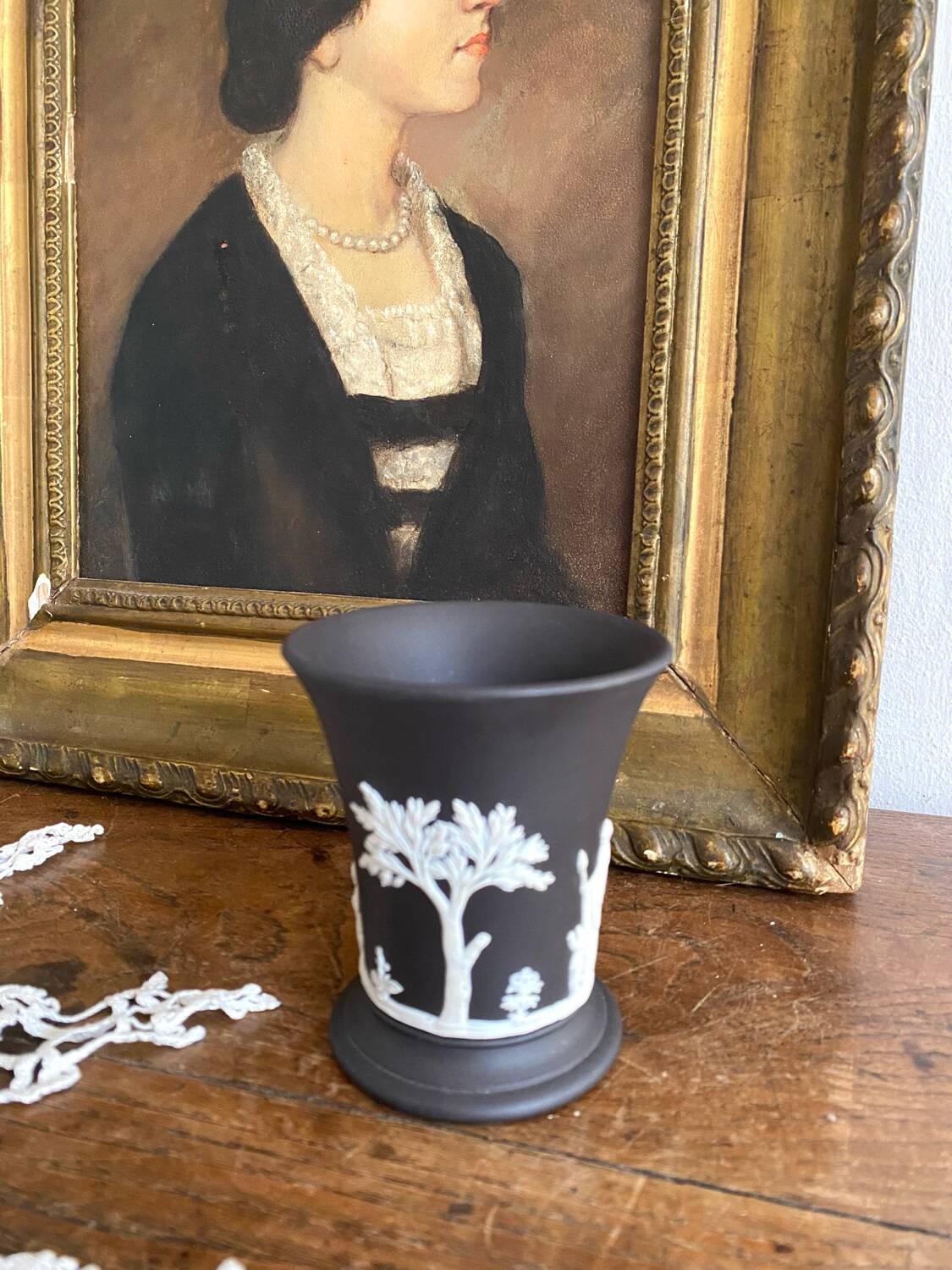 Wegwood England vase, 9.5 cm