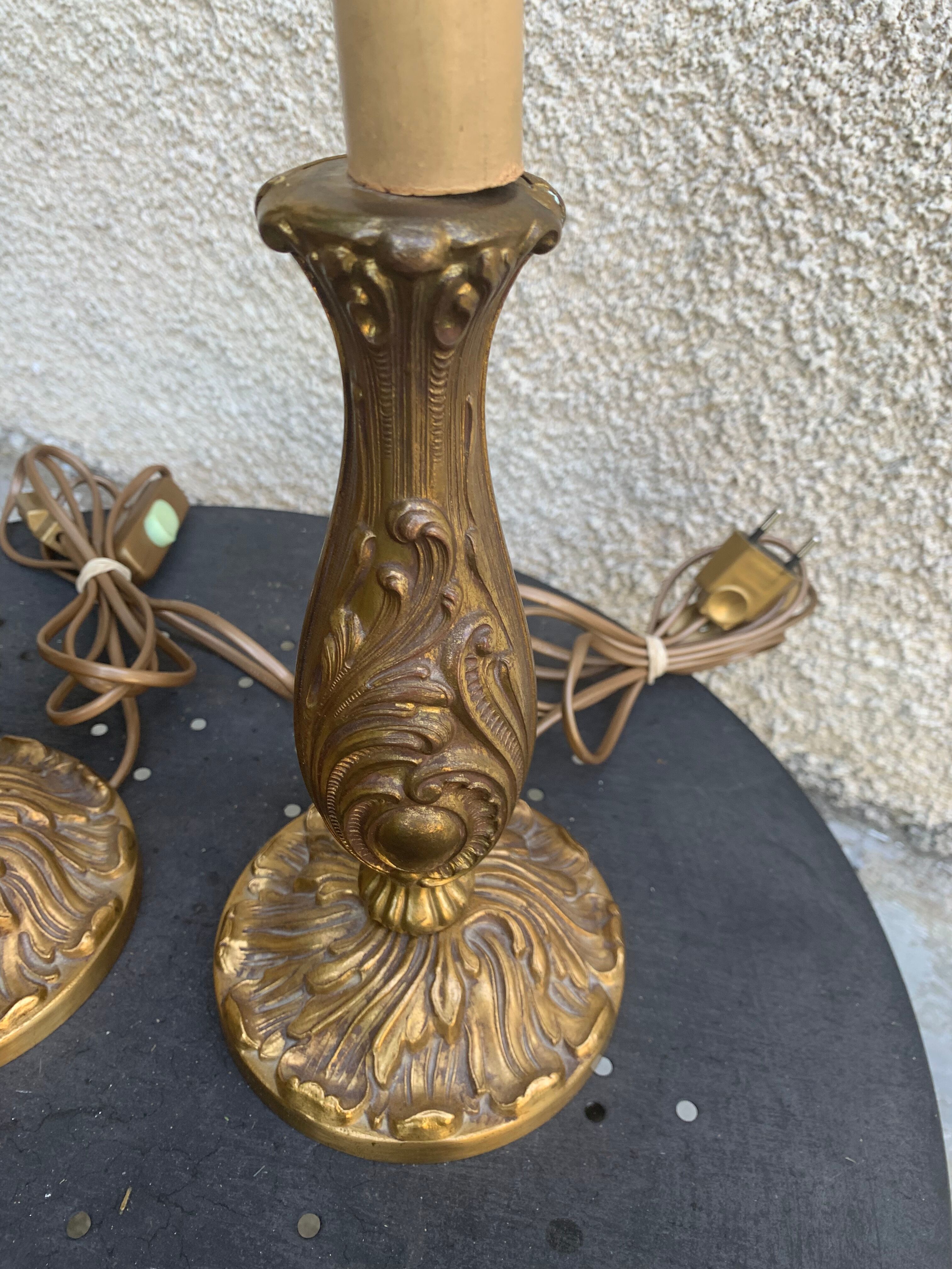 Pair of table lamps in chiseled brass vintage foliage pattern