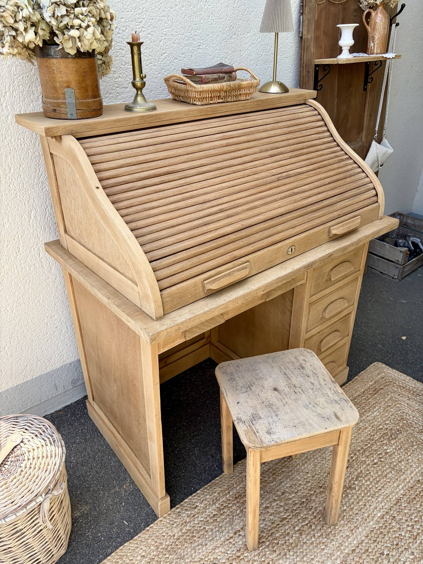 Curtain desk