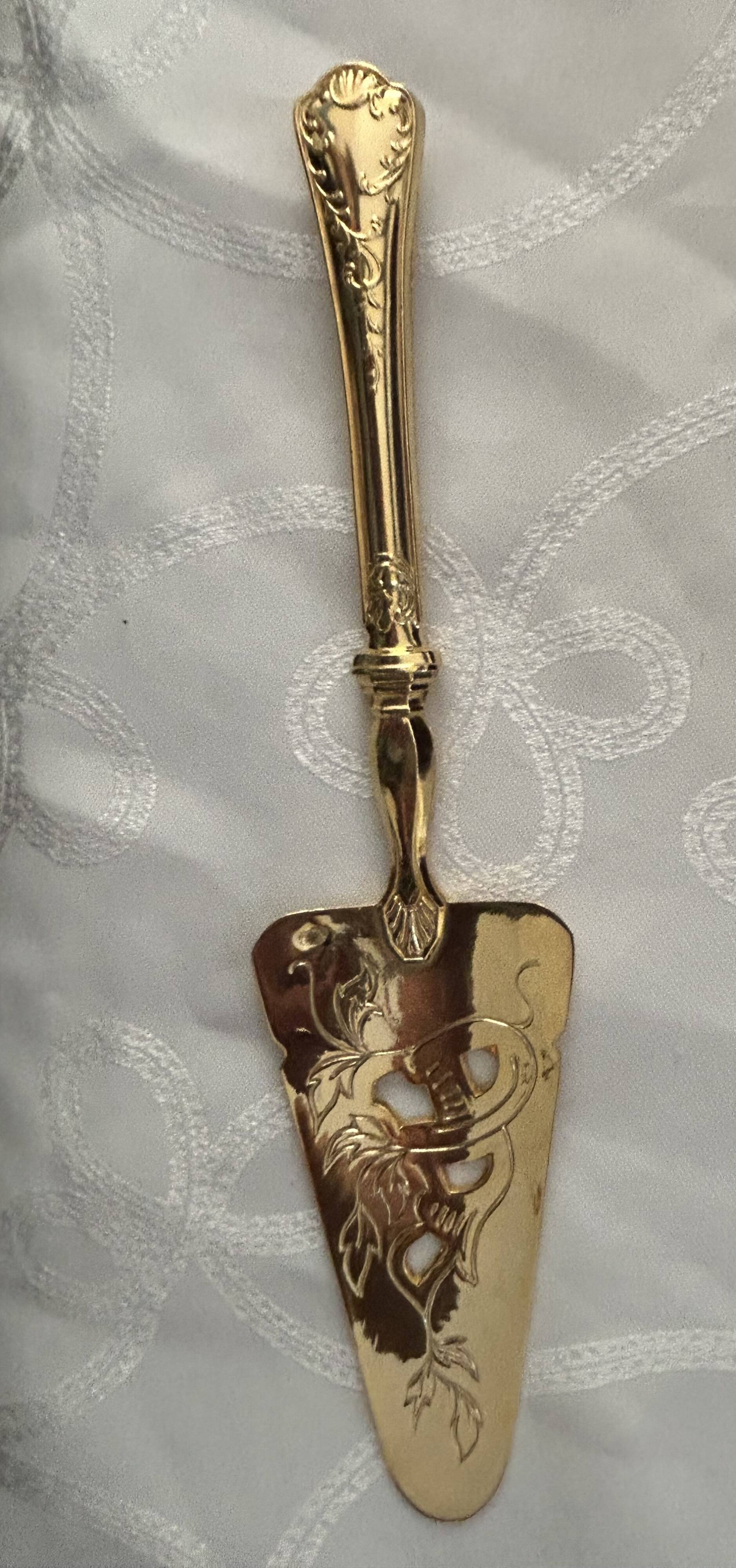 Vintage gold metal pie server – 1950s – with original case