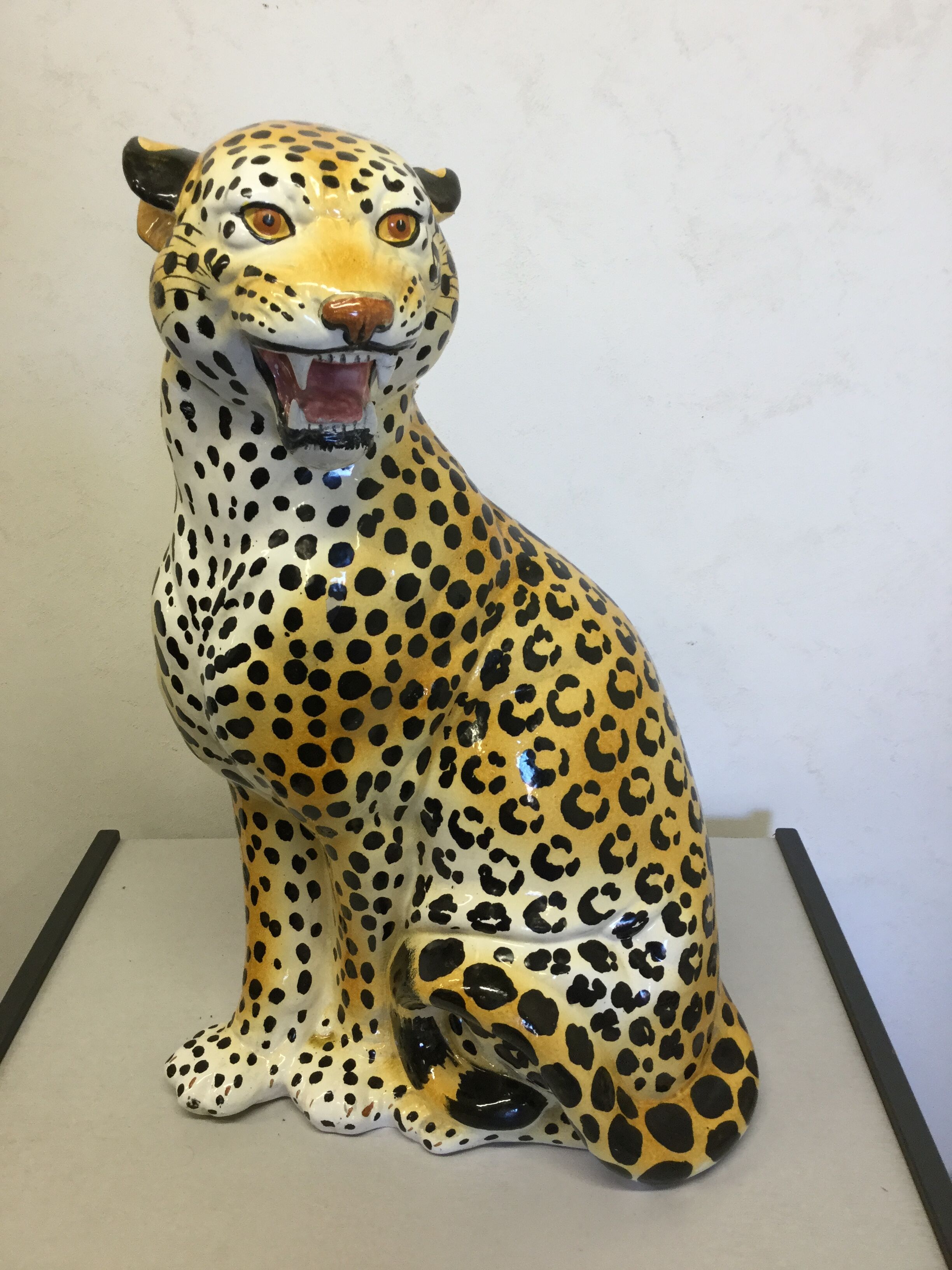 Leopard statue