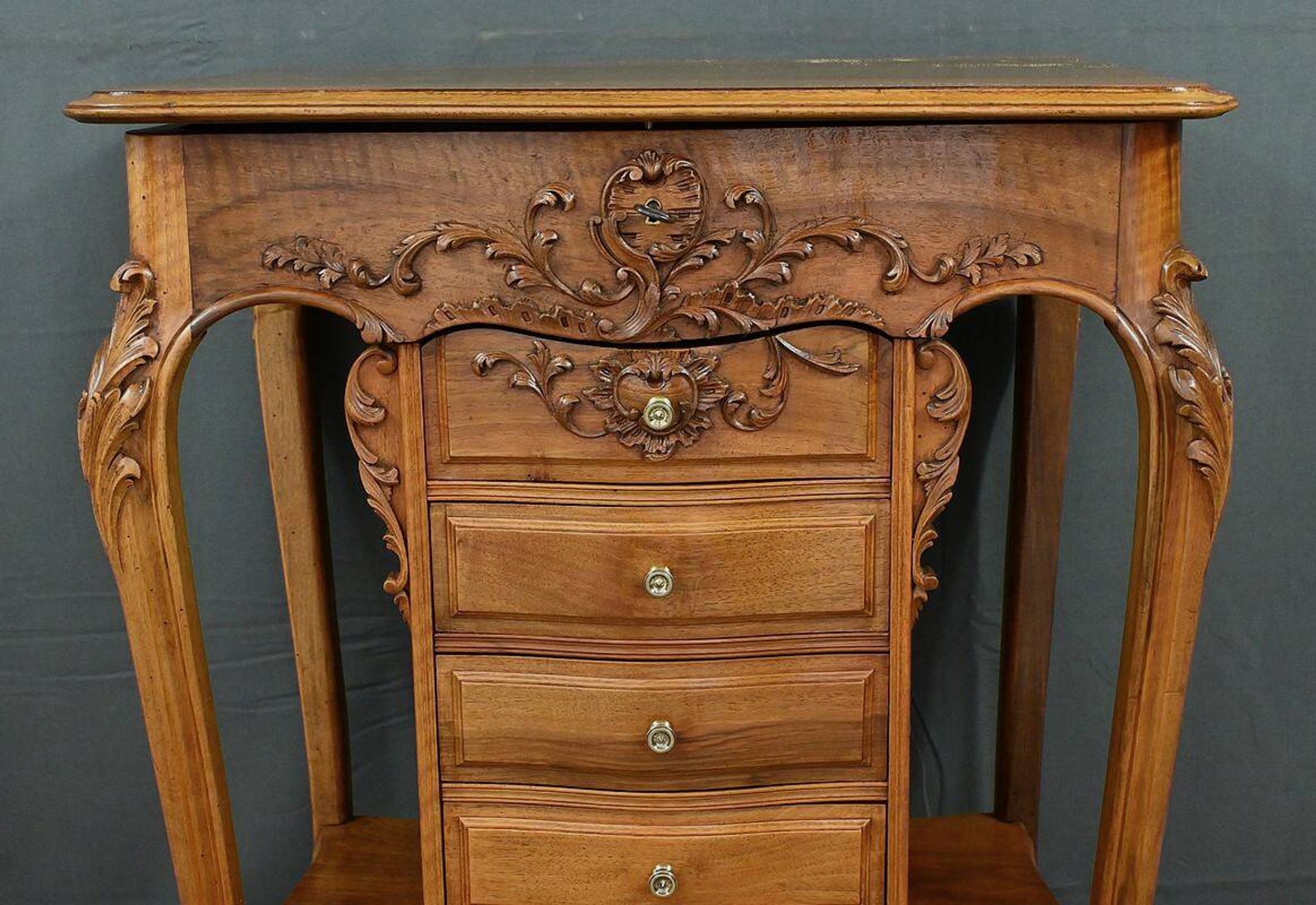 Walnut Coffee Table, Louis XV Style – Early 20th Century
