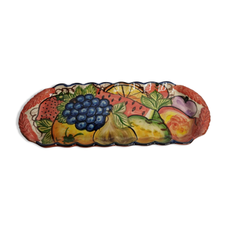 Plat de présentation en céramique émaillée à décor de fruits, Portugal, 42 cm