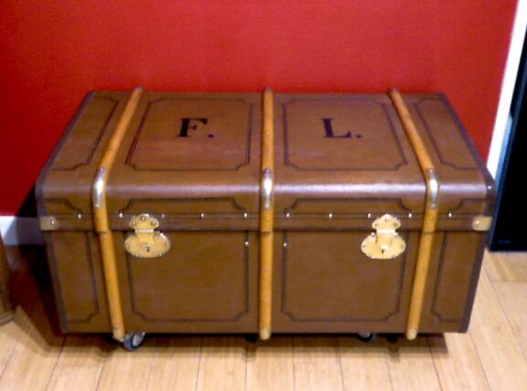 Curved mail bag in tawny from the 1920s - 100 x 54 x 46 cm