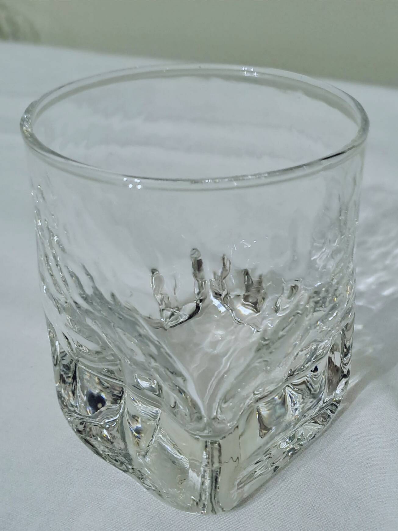 Set of 2 large whiskey glasses