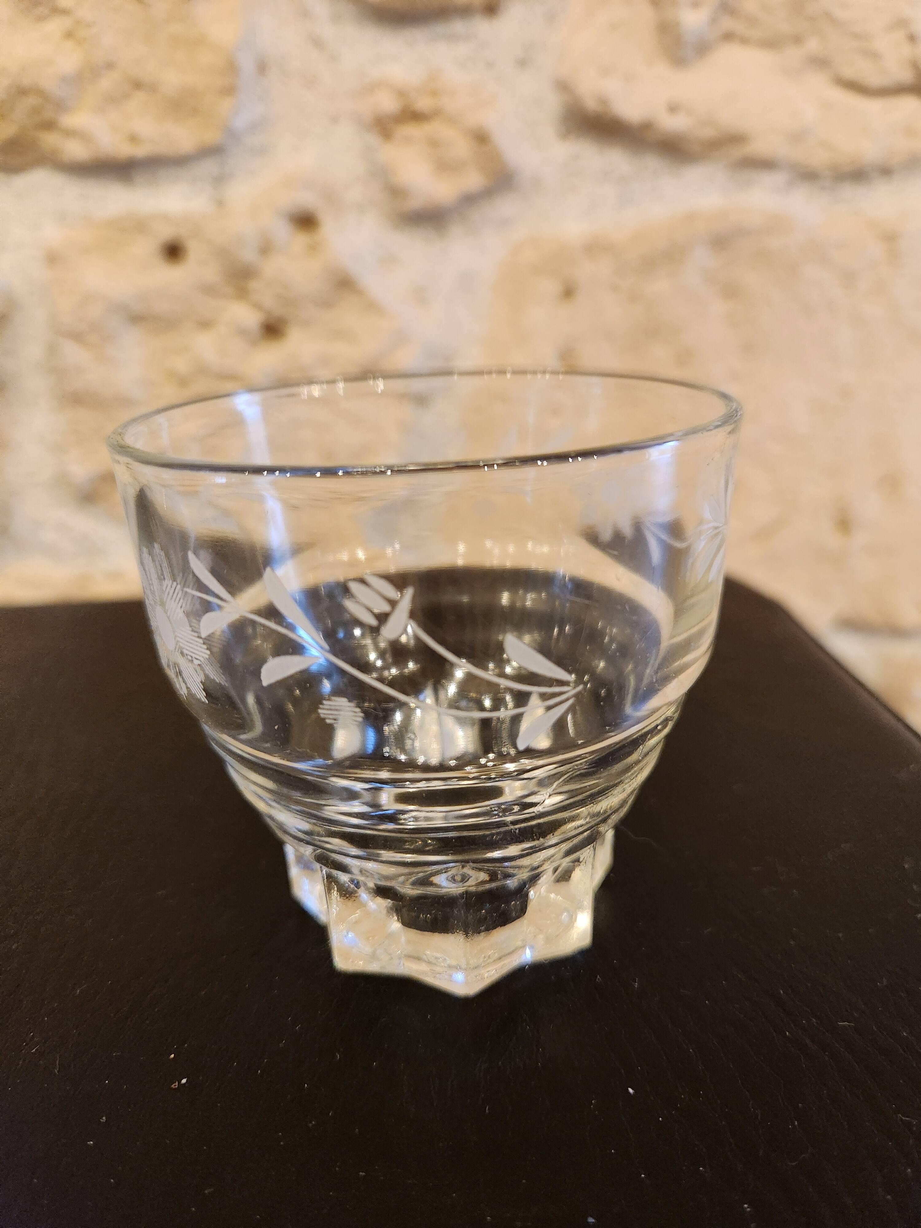 8 verres vintage en verre gravé pied étoile