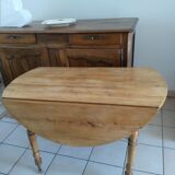 Vintage round table with folding edges