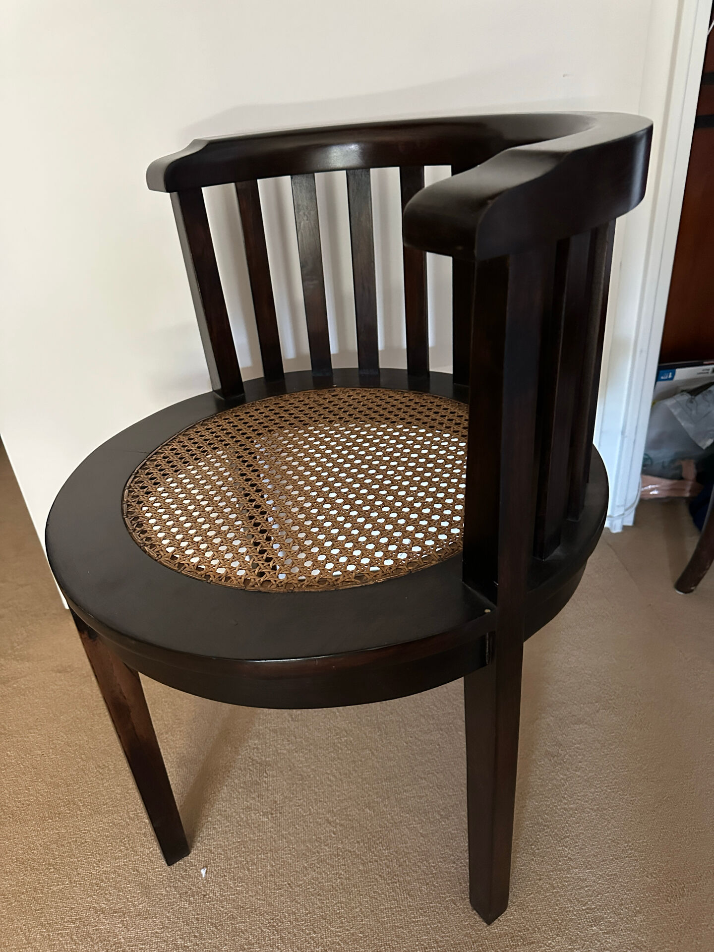 Wenge wood dining table and its 4 chairs.