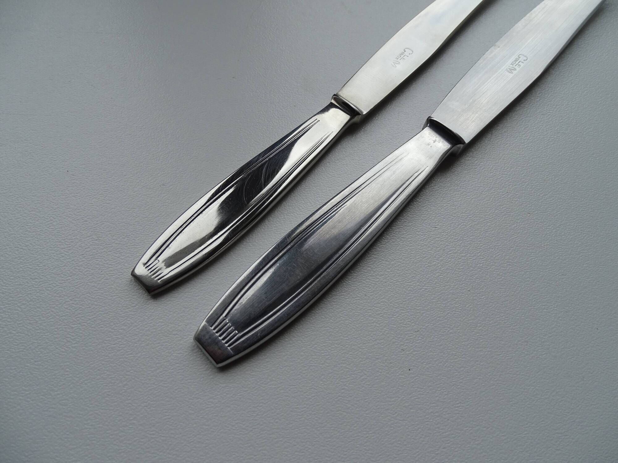 24 Art Deco style stainless steel knives - 12 desserts and 12 cheeses - In boxes