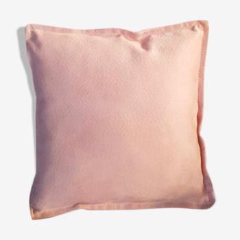Square cushion in pale pink velvet
